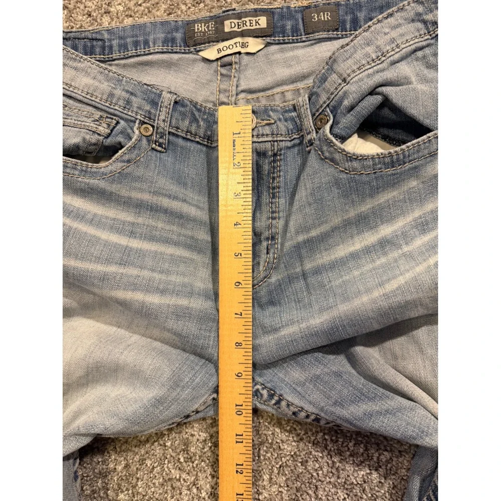 BKE Jeans Mens 34R Light Wash Derek Bootleg Distressed Heavy Fade Stretch *